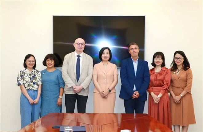 Đẩy mạnh hợp tác TTXVN và Chính phủ Cộng đồng người Bỉ nói tiếng Pháp ảnh 2