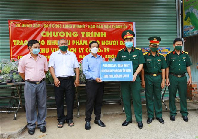 Bộ đội tăng gia sản xuất, cung cấp thực phẩm cho người dân cách ly ảnh 2