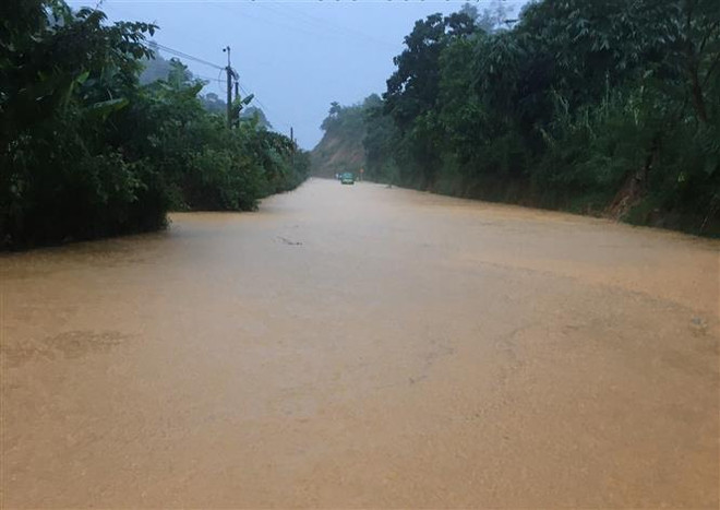 Lai Châu: Mưa lớn gây ngập, chia cắt nhiều tuyến quốc lộ, tỉnh lộ ảnh 1