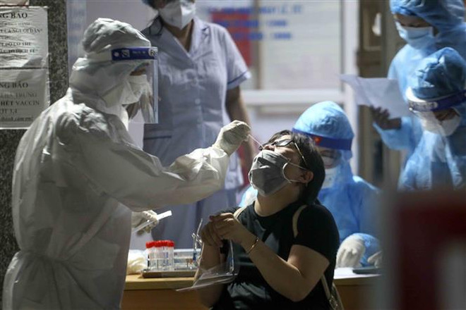 Những người chắn sóng COVID-19 ở Hà Nội: Cùng chung sức, đồng lòng ảnh 2