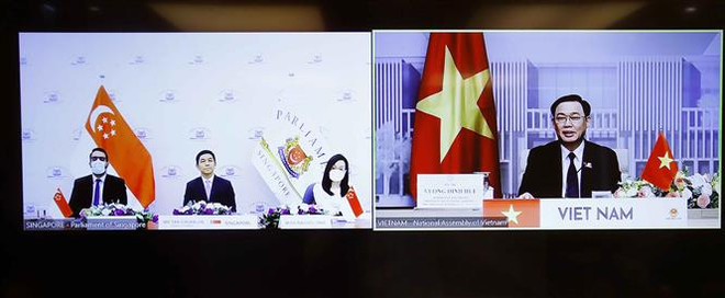 Chủ tịch Quốc hội Vương Đình Huệ hội đàm với người đồng cấp Singapore ảnh 1