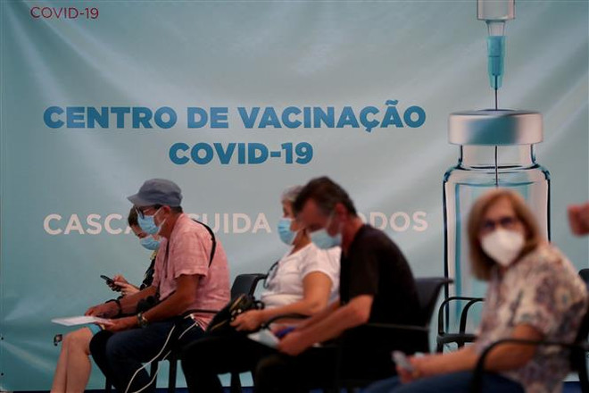 WHO khẳng định không cần thiết phải tiêm vaccine liều tăng cường ảnh 1