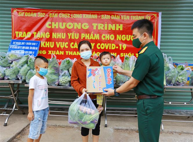Bộ đội tăng gia sản xuất, cung cấp thực phẩm cho người dân cách ly ảnh 1