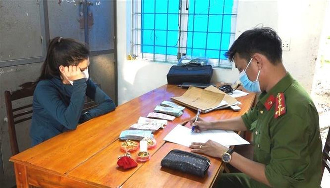 Quảng Bình: Con gái mở két sắt trộm tiền, vàng của mẹ ruột ảnh 1