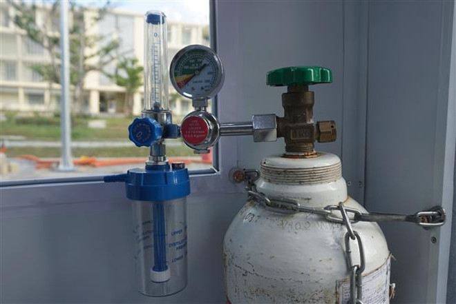 Giảng viên đại học chế cabin chở bệnh nhân COVID-19 ở khu cách ly ​ ảnh 2