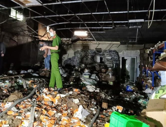 Cháy kho chứa bao bì, thiệt hại khoảng 1,5 tỷ đồng ở Cần Thơ ảnh 1