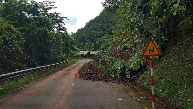 Bắc Bộ có mưa rất to kèm các hiện tượng thời tiết nguy hiểm ảnh 1