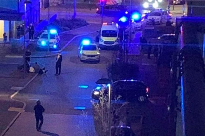 Anh: Các phần tử cực đoan lợi dụng dịch bệnh gây chia rẽ ảnh 1