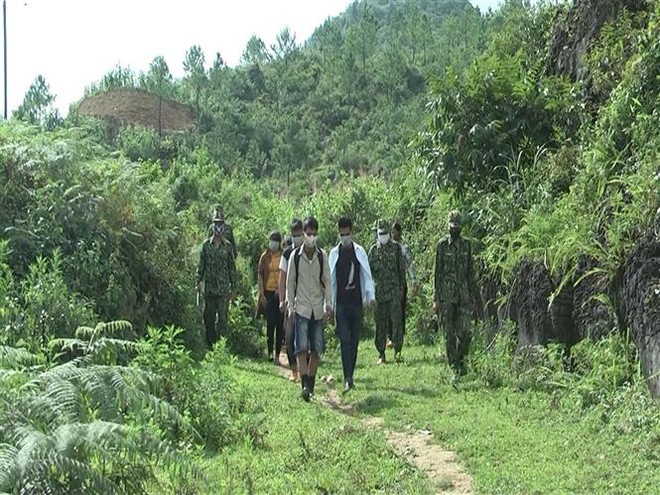Hà Giang ngăn chặn nhóm người nhập cảnh trái phép, trốn cách ly y tế ảnh 1