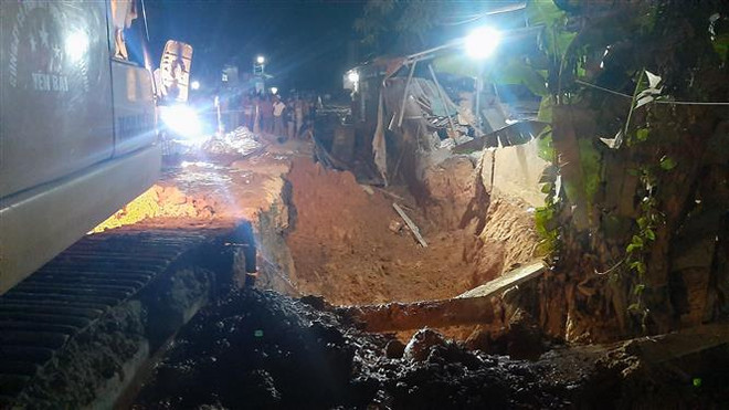 Yên Bái: Sập bờ kè đất làm một người chết, một người bị thương ảnh 1