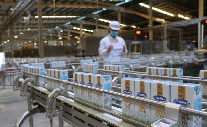 Hoạt động sản xuất được Vinamilk duy trì ổn định trong biến động COVID-19, đáp ứng nhu cầu trong nước và các hợp đồng xuất khẩu. (Nguồn: Vietnam+) Doanh thu nội địa và xuất khẩu của Vinamilk đều tăng trưởng cao ảnh 1