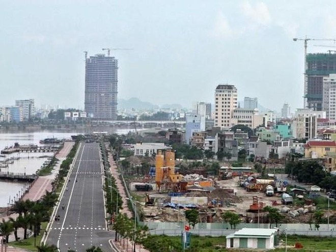 Một góc thành phố Đà Nẵng nhìn từ cầu Thuận Phước. (Ảnh: An Đăng/TTXVN) Quản lý đất đai có yếu tố nước ngoài: Luật chưa chặt hay do thực thi? ảnh 2