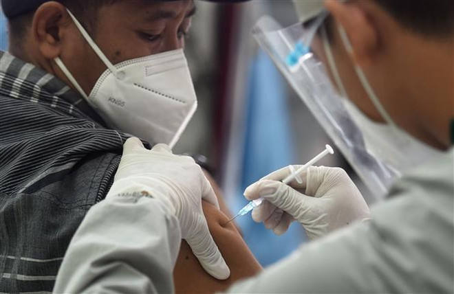 ADB cho Indonesia vay 450 triệu USD để mua vaccine COVID-19 ảnh 1