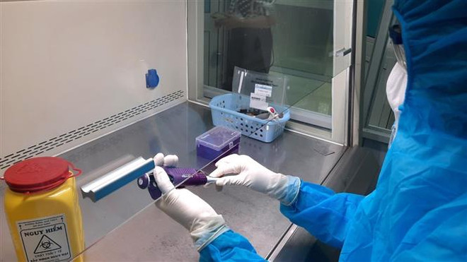 Bệnh viện Đa khoa Vĩnh Long vận hành hệ thống sàng lọc COVID-19 ảnh 1