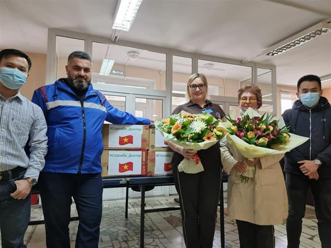 Người Việt tri ân bác sỹ Nga nhân ngày truyền thống ngành cứu thương ảnh 1