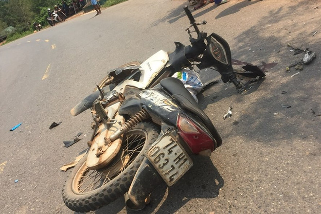 Hai xe máy đấu đầu tại tỉnh lộ 586 khiến 3 người thương vong ảnh 1