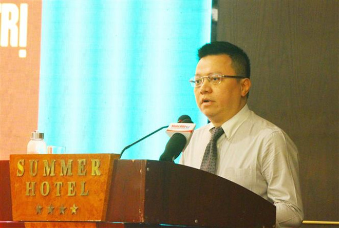 Ông Lê Quốc Minh, Ủy viên Trung ương Đảng, Ủy viên Ban Chấp hành Đảng bộ Khối các cơ quan Trung ương, Bí thư Đảng ủy, Phó Tổng giám đốc TTXVN, trình bày tham luận tại hội nghị. (Ảnh: Tá Chuyên/TTXVN) Coi trọng vai trò nêu gương của người đứng đầu theo chỉ thị 05 ảnh 2