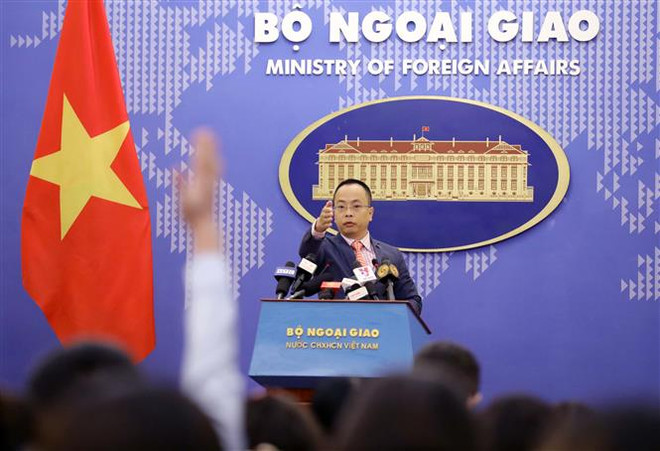 Phó Phát ngôn Bộ Ngoại giao Đoàn Khắc Việt. (Ảnh: Văn Điệp/TTXVN) Quan điểm của Việt Nam về việc tiếp nhận công dân trở về từ Anh ảnh 1