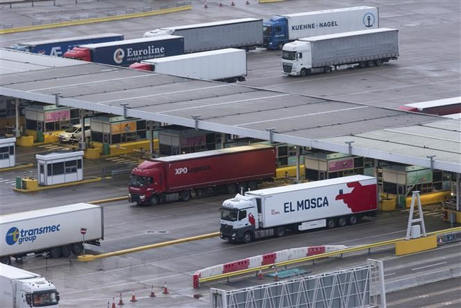 Anh bỏ giấy phép đặc biệt đối với xe tải chở hàng hóa sang EU ảnh 1