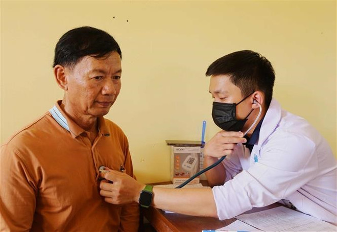 Trao gửi yêu thương tới người dân có hoàn cảnh khó khăn tại Campuchia ảnh 2