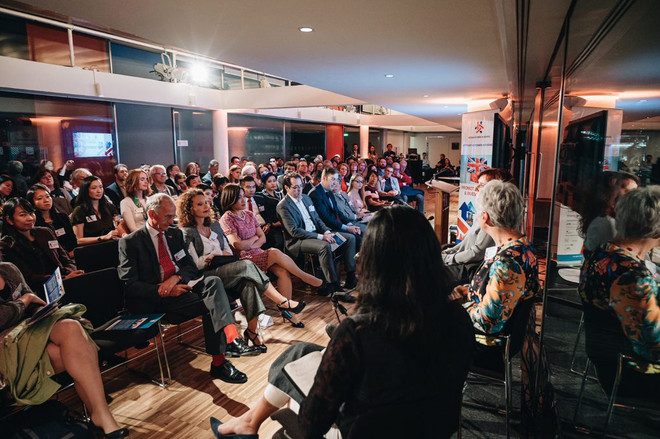 Câu chuyện về những người bạn Anh nhiệt huyết xây cây cầu hữu nghị ảnh 2