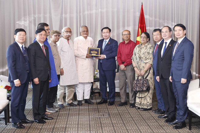 Chủ tịch Quốc hội tiếp lãnh đạo các chính đảng tại Bangladesh ảnh 2