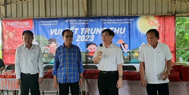 Con em người gốc Việt ở Campuchia vui đón Tết Trung Thu ảnh 2