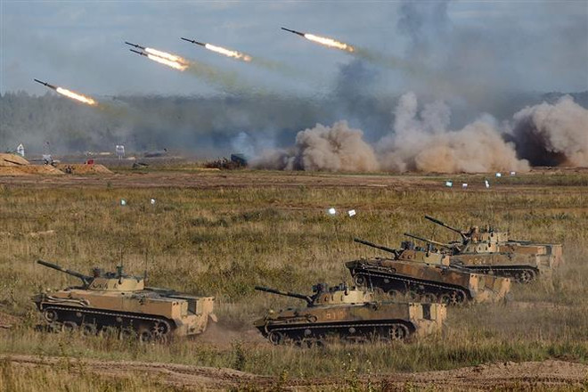 Lực lượng vũ trang Nga và Belarus tham gia cuộc tập trận chung Zapad-2021 tại tỉnh Nizhny Novgorod, cách thủ đô Moskva (Nga) khoảng 350km về phía Đông. (Ảnh: AFP/TTXVN) Nga thông tin thêm về việc triển khai lực lượng tới miền Đông Ukraine ảnh 1