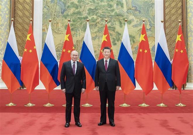 Tổng thống Nga Vladimir Putin (trái) và Chủ tịch Trung Quốc Tập Cận Bình (phải) tại cuộc gặp ở Bắc Kinh ngày 4/2/2022. (Ảnh: THX/TTXVN) Chủ tịch Trung Quốc Tập Cận Bình kêu gọi đối thoại giữa Nga và Ukraine ảnh 1