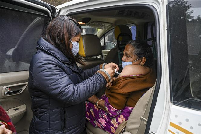 Rất ít bệnh nhân nhiễm biến thể Omicron bị triệu chứng hậu COVID-19 ảnh 1