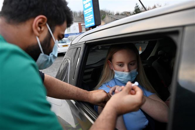 Nghiên cứu về khả năng vaccine COVID-19 tự truyền miễn dịch ảnh 1