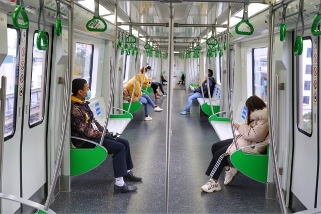 [Photo] Giao thông Hà Nội ngày đầu tuần trong thời tiết rét đậm ảnh 2