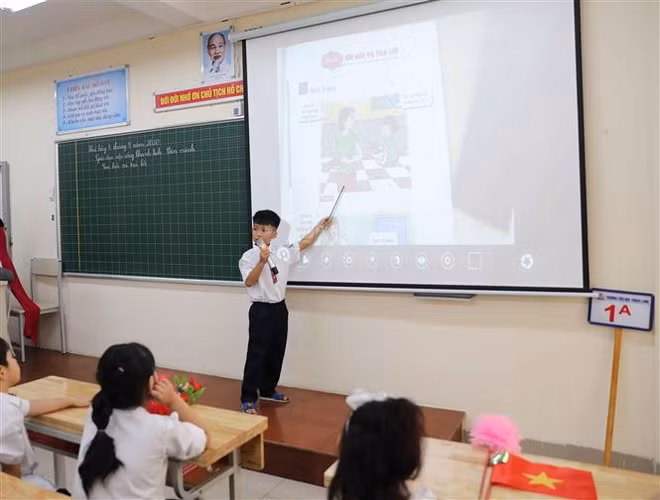 Hà Nội: Trường học sẵn sàng, phụ huynh phấn khởi cho con tới trường ảnh 2