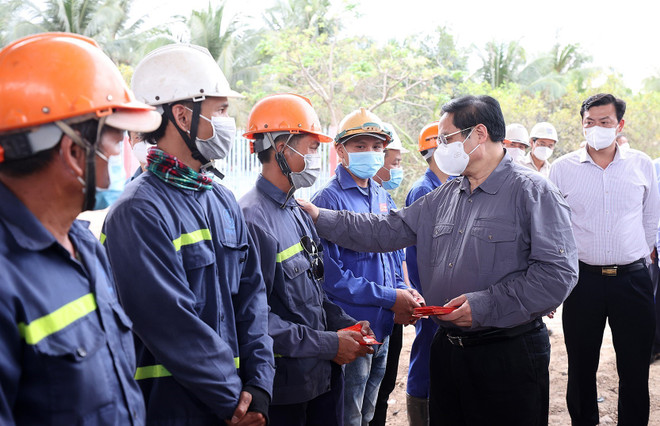 [Photo] Thủ tướng kiểm tra Dự án đường cao tốc Mỹ Thuận-Cần Thơ ảnh 5
