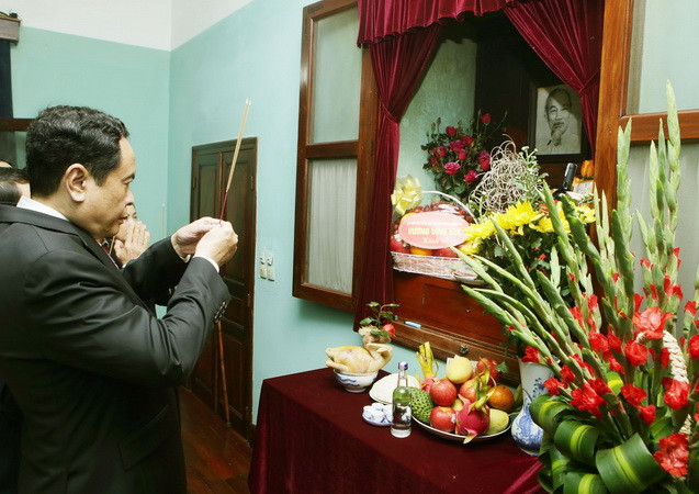 Chủ tịch Ủy ban Trung ương MTTQ Việt Nam dâng hương tưởng nhớ Bác ảnh 1