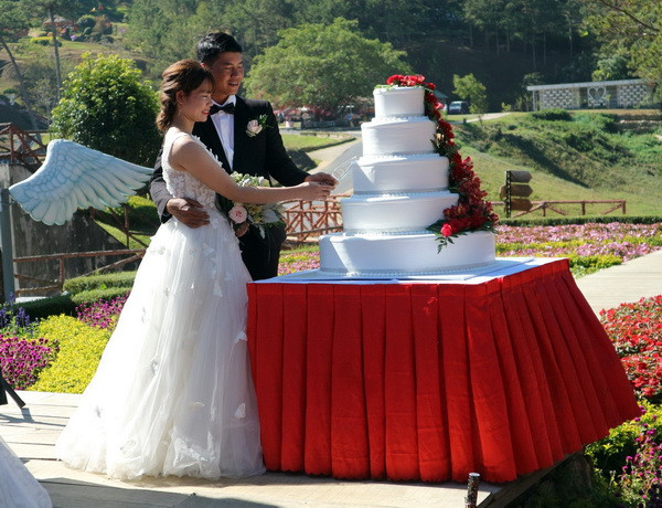 Thú vị đám cưới tập thể của 20 cặp đôi ngày Lễ tình nhân tại Đà Lạt ảnh 2