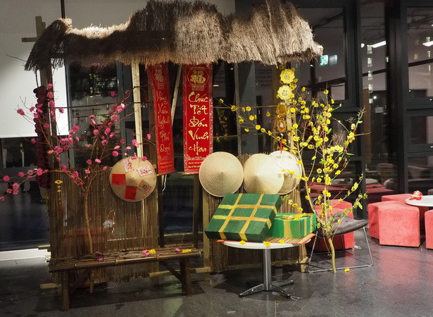 Tết sớm tại trường đại học có đông sinh viên Việt Nam nhất nước Anh ảnh 1