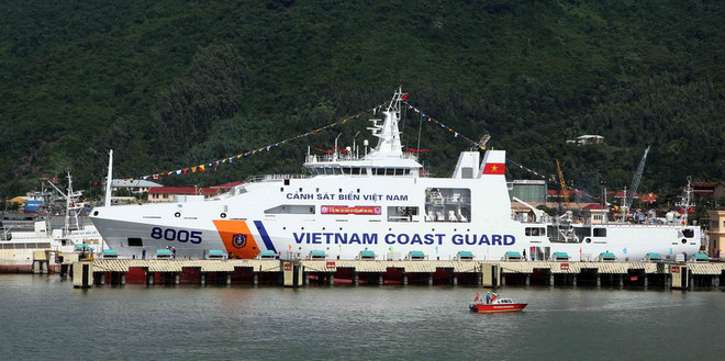 Quang cảnh Lễ hạ thủy tàu Cảnh sát biển 8005 tại Nhà máy đóng tàu Sông Thu. (Ảnh: Trần Lê Lâm/TTXVN) Ba thách thức của lĩnh vực đóng tàu hải quân ở Đông Nam Á ảnh 1