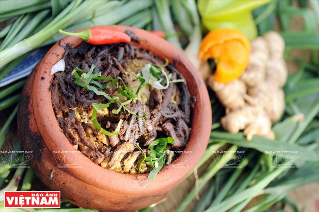 Cách chế biến món rươi kho lạ miệng của vùng đất Tứ Kỳ ảnh 7