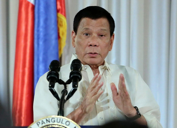 Tổng thống Rodrigo Duterte xin lỗi vì không giải cứu được con tin ảnh 1