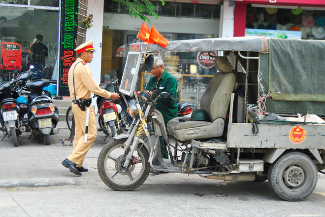Công an Hà Nội mạnh tay xử lý xe thương binh, giả thương binh ảnh 1