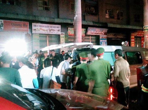 [Video] Giải cứu khoảng 100 người mắc kẹt trong vụ cháy chung cư Xa La ảnh 1