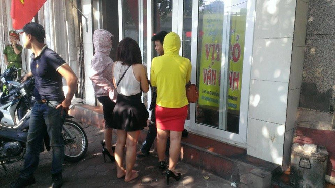 [Video] Lực lượng 141 truy quét các "quái xế" chở gái dịch vụ ảnh 1