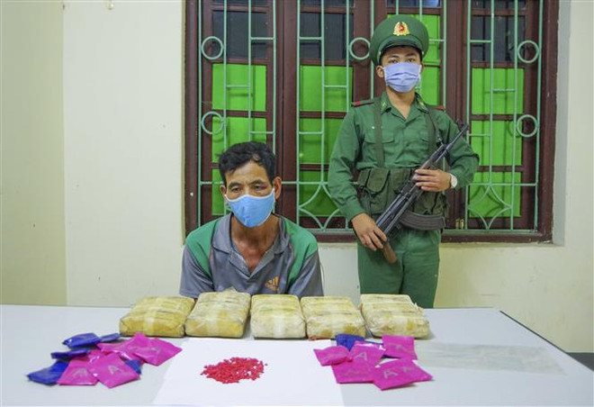 Bắt giữ đối tượng mua bán trái phép 30.000 viên ma túy tổng hợp ảnh 1