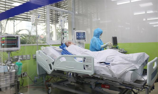 Bệnh nhân 91 sau khi được ngưng ECMO chiều 3/6. (Nguồn: TTXVN) Không ghi nhận ca mắc mới, bệnh nhân 91 rút được ống thở qua khí quản ảnh 1