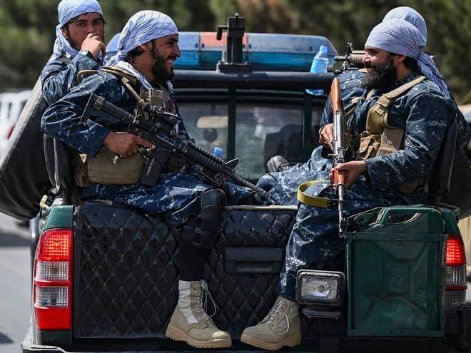 Nối lại chuyến bay từ Kabul, Taliban mở chiến dịch tấn công ở Panjshir ảnh 1