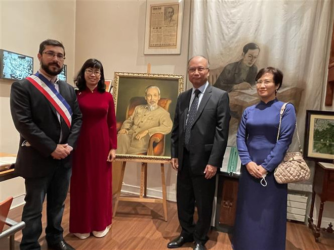 Tưởng nhớ Chủ tịch Hồ Chí Minh tại thành phố Montreuil của Pháp ảnh 2