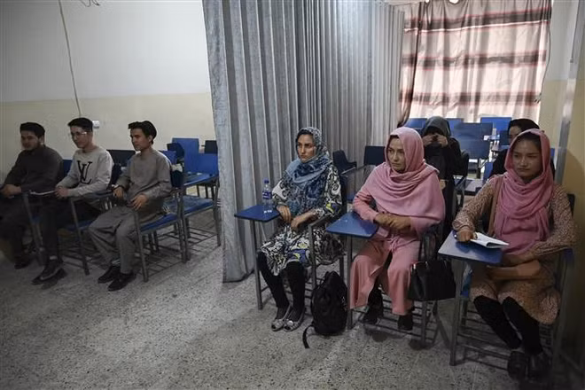 Afghanistan: Taliban cho phép phụ nữ học đại học kèm một số điều kiện ảnh 1
