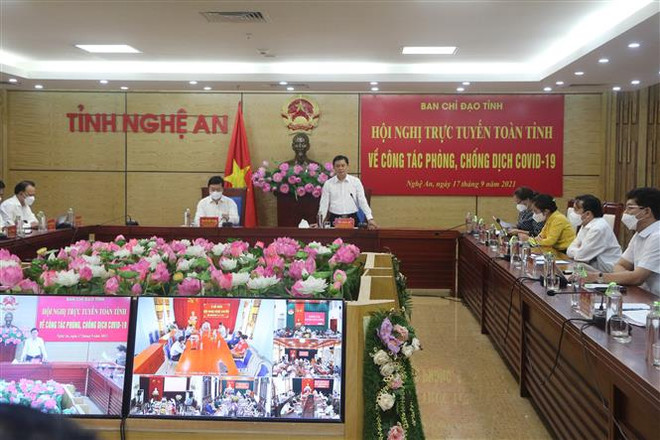 Toàn cảnh Hội nghị trực tuyến toàn tỉnh về công tác phòng, chống dịch COVID-19. (Ảnh: Bích Huệ/TTXVN) Nghệ An: Xét nghiệm 40.000 mẫu ngày, tiến tới bình thường mới ảnh 1