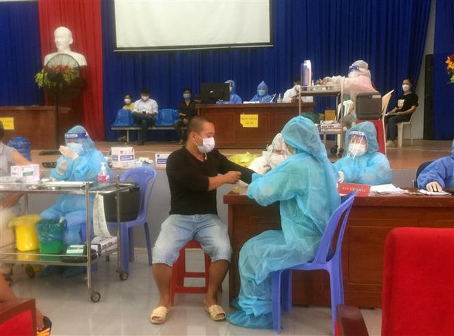 Ninh Thuận: Đảm bảo hơn 92% người từ 18 tuổi được tiêm vaccine ảnh 1